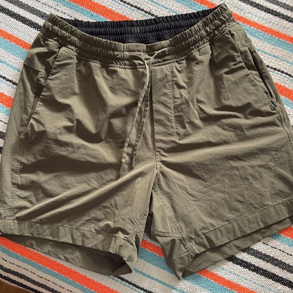 Lululemon men’s shorts size m green - Picture 6 of 10